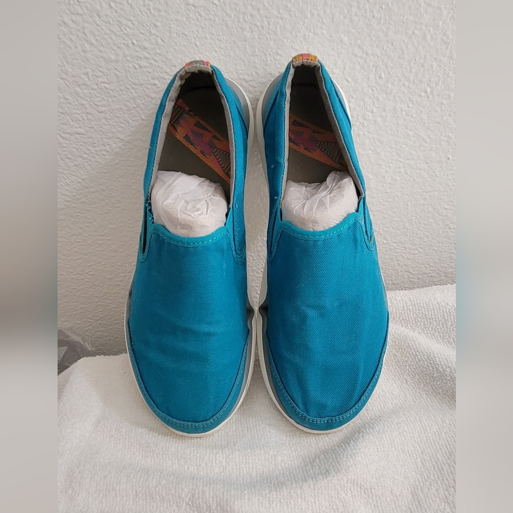 Teva Turquoise Wander Canvas Slip-Ons Sz 9 Gently Used